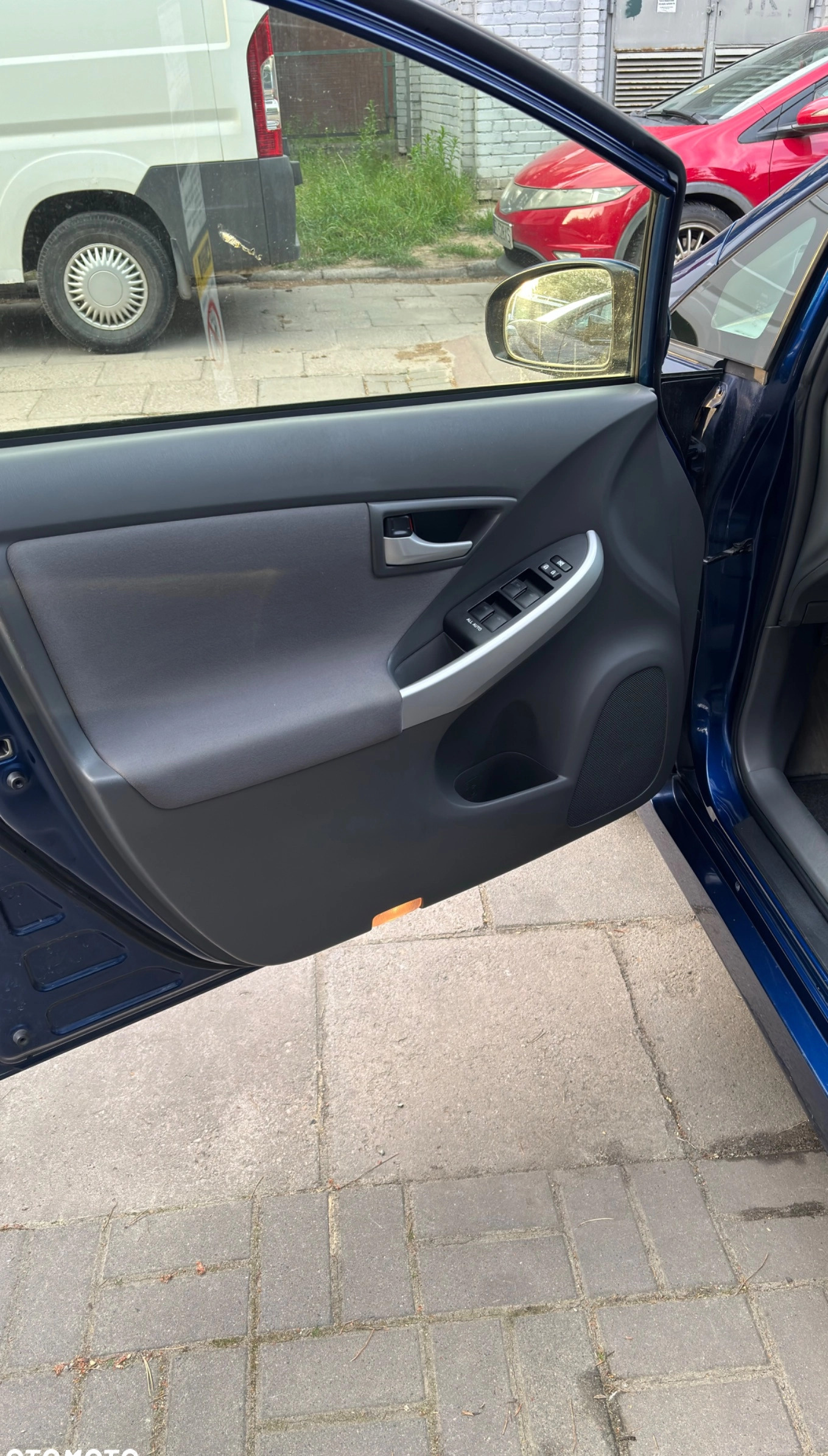 Toyota Prius cena 34200 przebieg: 152000, rok produkcji 2012 z Łódź małe 466